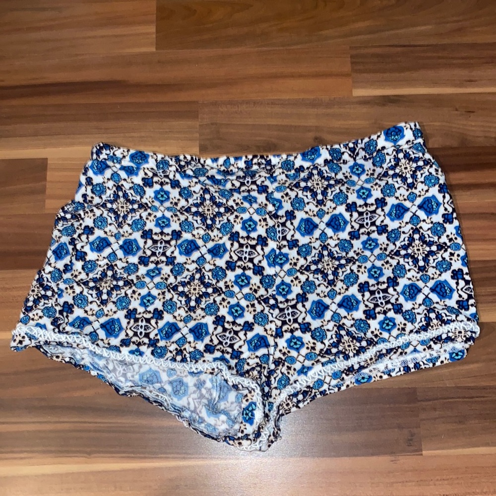 Forever 21 size L shorts